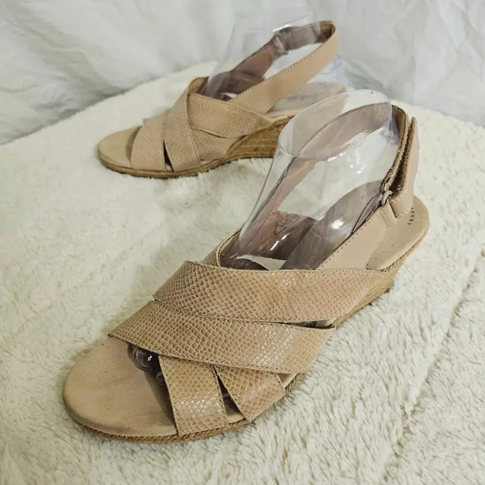 Collection by Clarks Lafley Krissy 10M leather Espadrills Wedge Beige‎ Sandles.